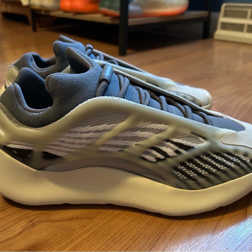 Yeezy 700 v3
